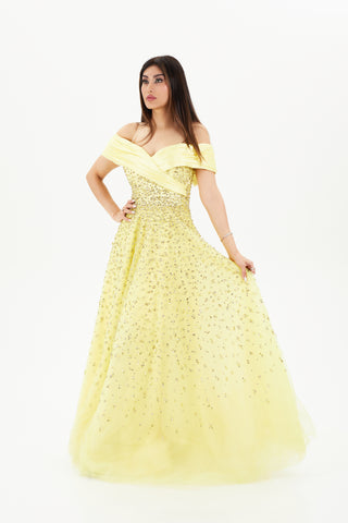 Yellow gown with spagetti strap at the back