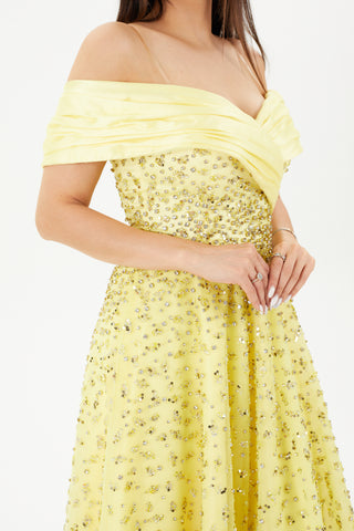 Yellow gown with spagetti strap at the back