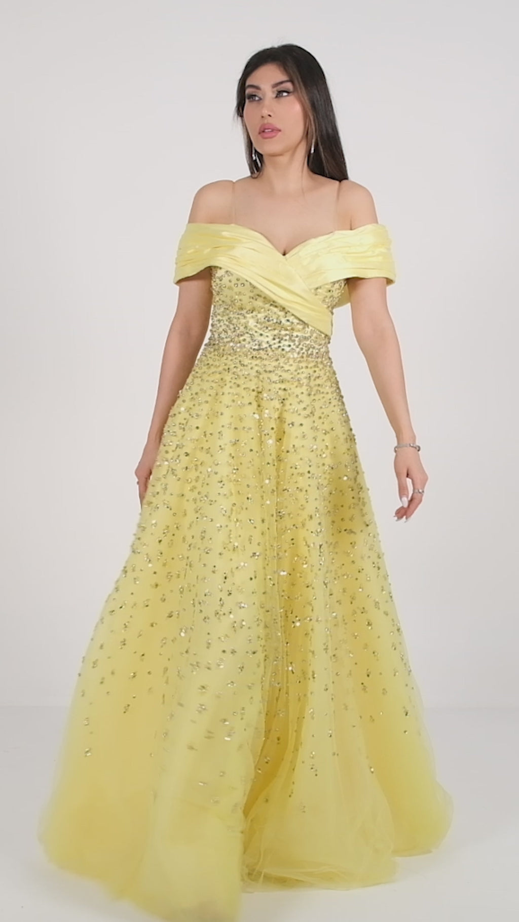 Yellow gown with spagetti strap at the back